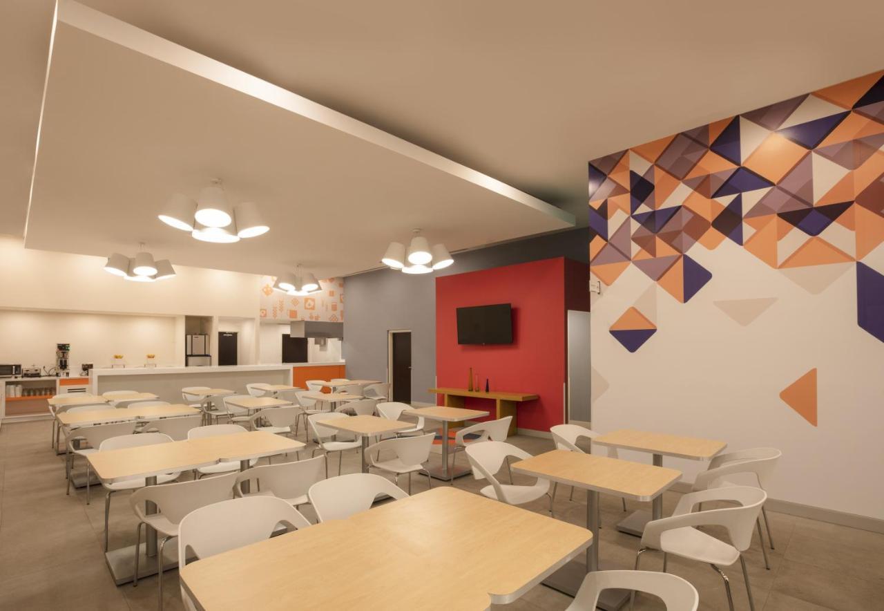 Fiesta Inn Express Monterrey Centro Exterior photo