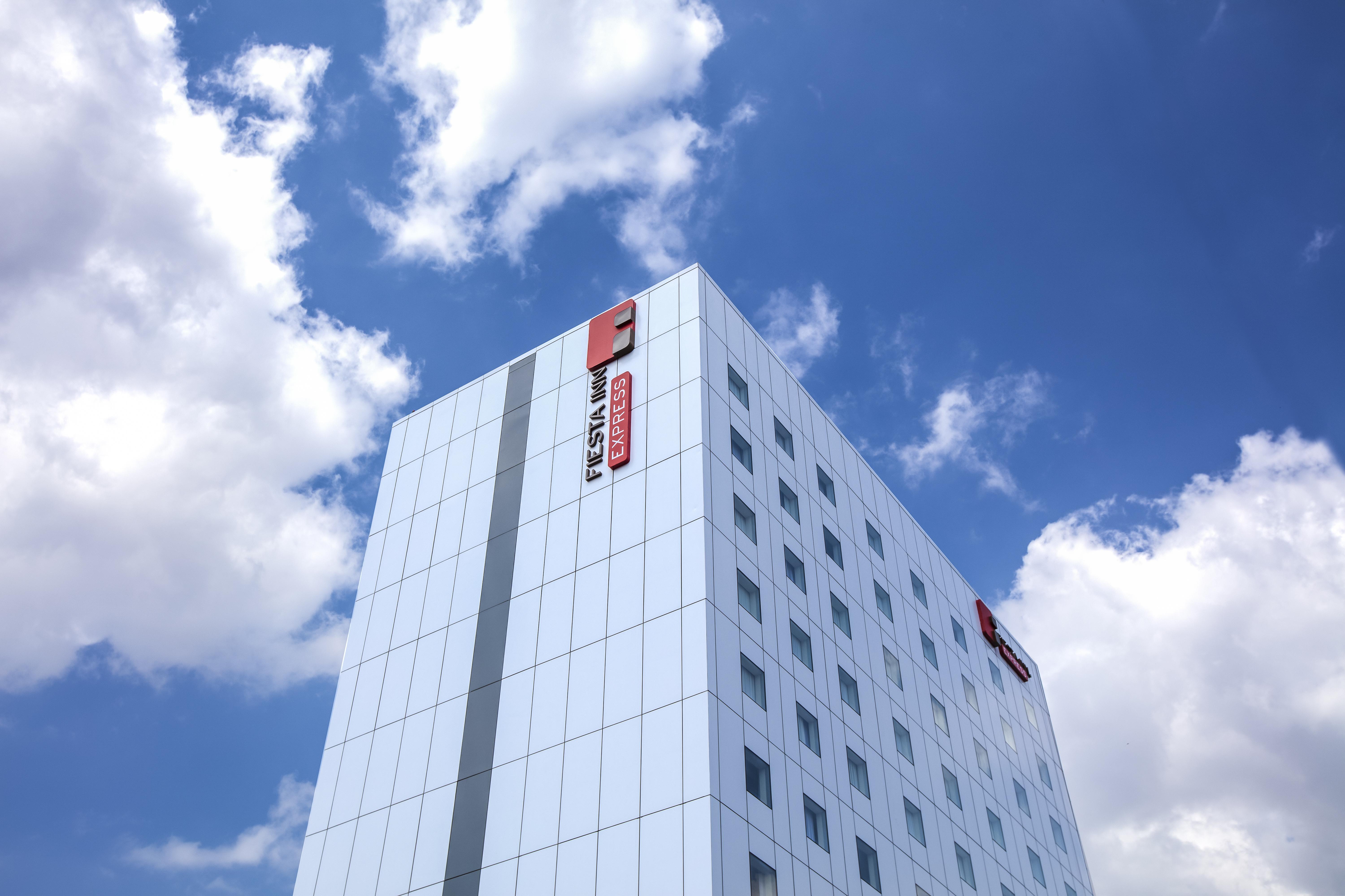 Fiesta Inn Express Monterrey Centro Exterior photo